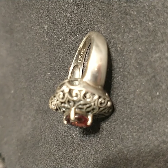 Heart ring 💗 - Picture 3 of 5